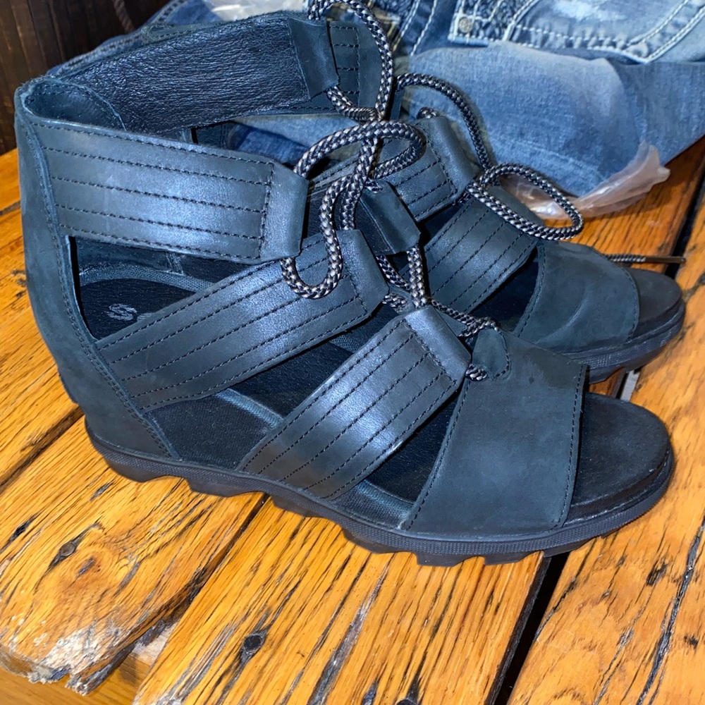 Sorel Joanie size 8